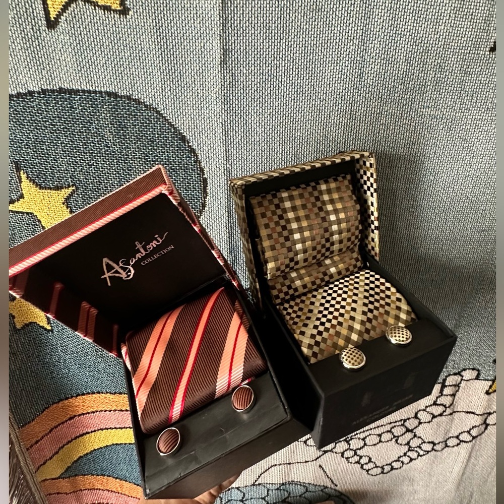 Men’s tie and cufflink sets